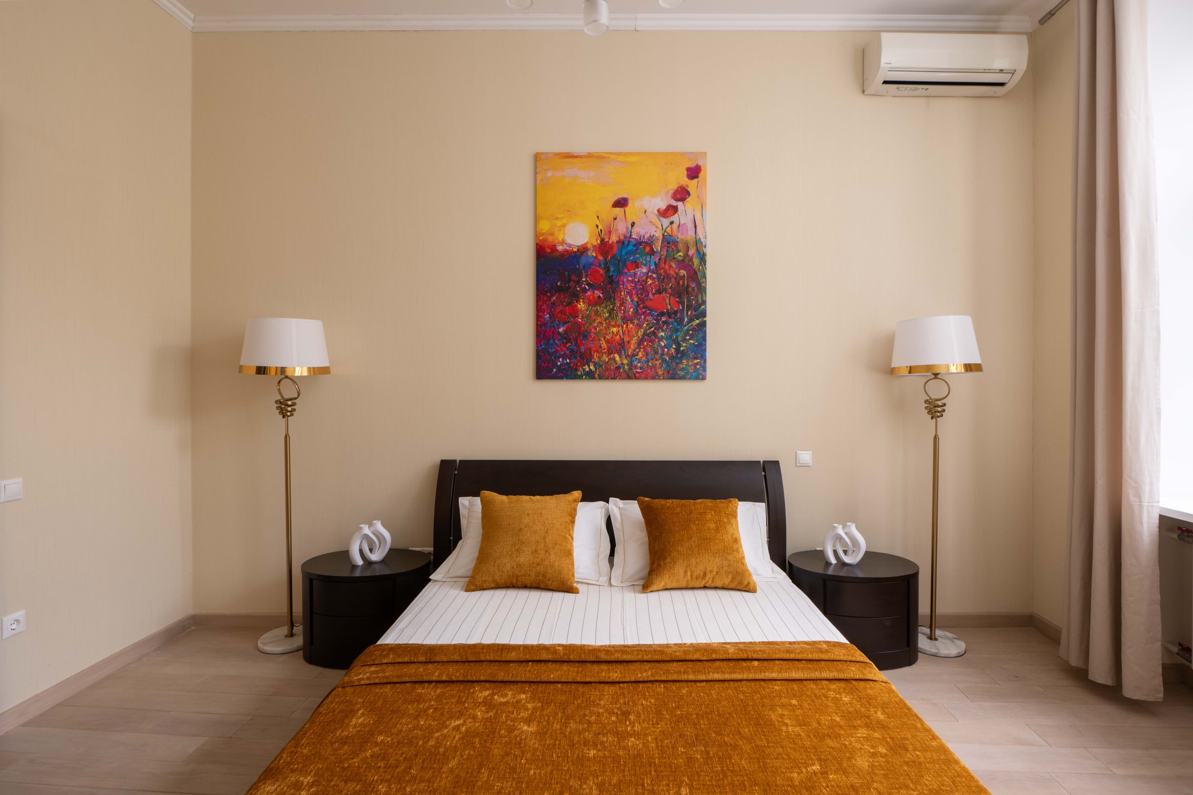 Bedroom (extra view)