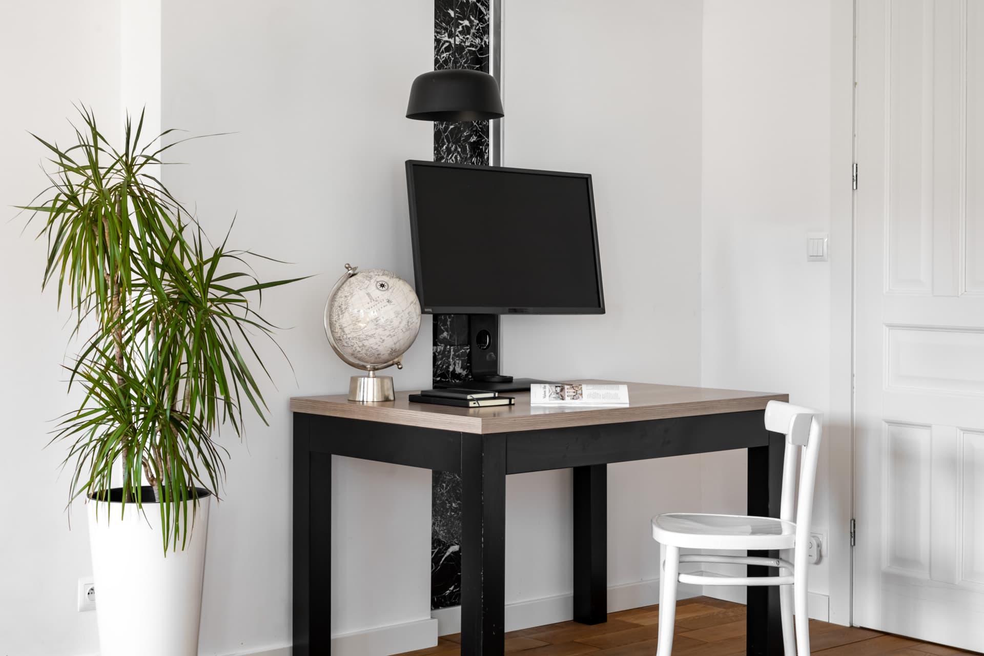 Living room (extra view)